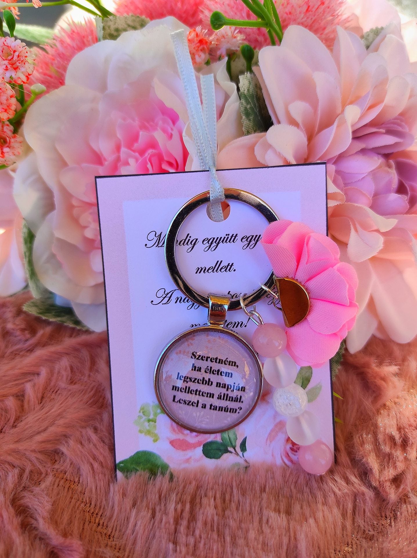 Tanúfelkérő kulcstartó világos rózsaszín